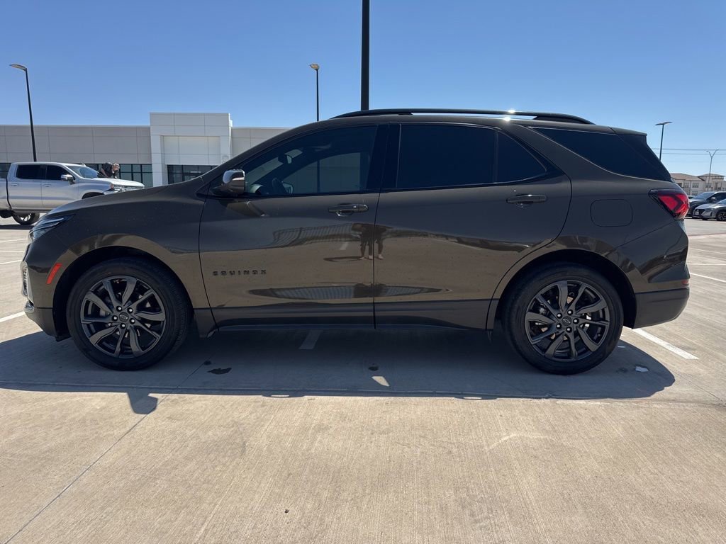 Used 2023 Chevrolet Equinox RS FWD image 2