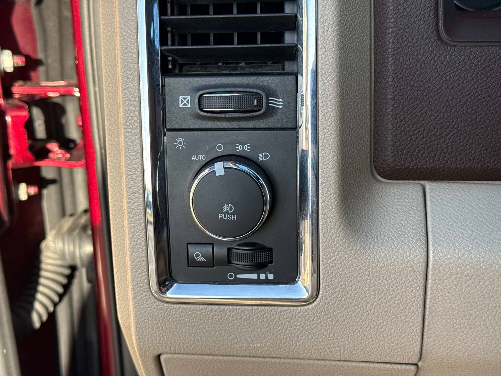 Used 2017 RAM 1500 Laramie w/ Convenience Group image 31