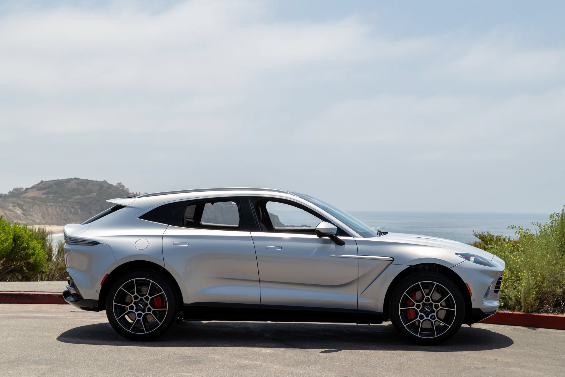 Used 2021 Aston Martin DBX AWD/4WD image 23