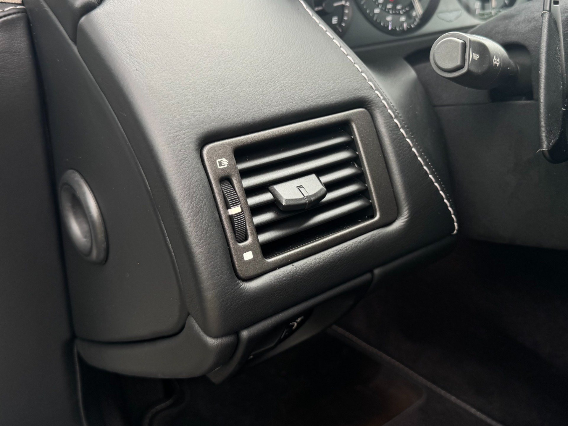 Used 2015 Aston Martin V8 Vantage GT RWD image 65
