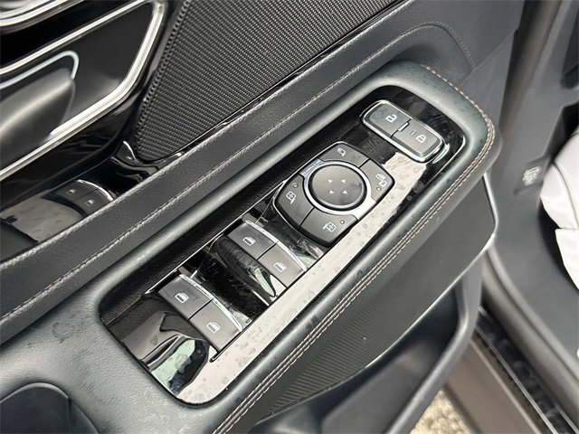 Certified 2025 Lincoln Aviator Premiere image 28