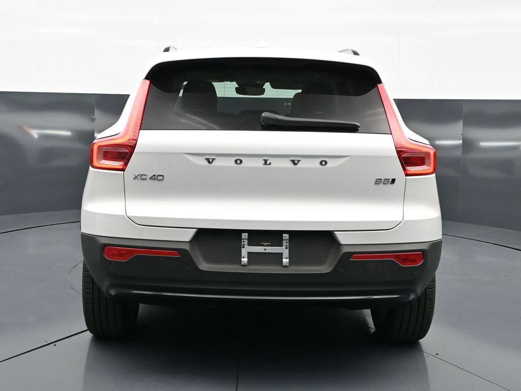 Used 2025 Volvo XC40 B5 Plus AWD/4WD image 6