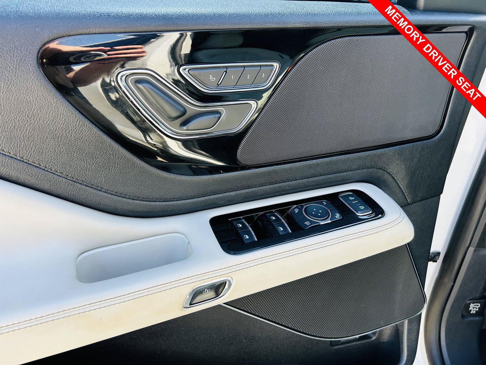 Used 2025 Lincoln Aviator AWD image 18