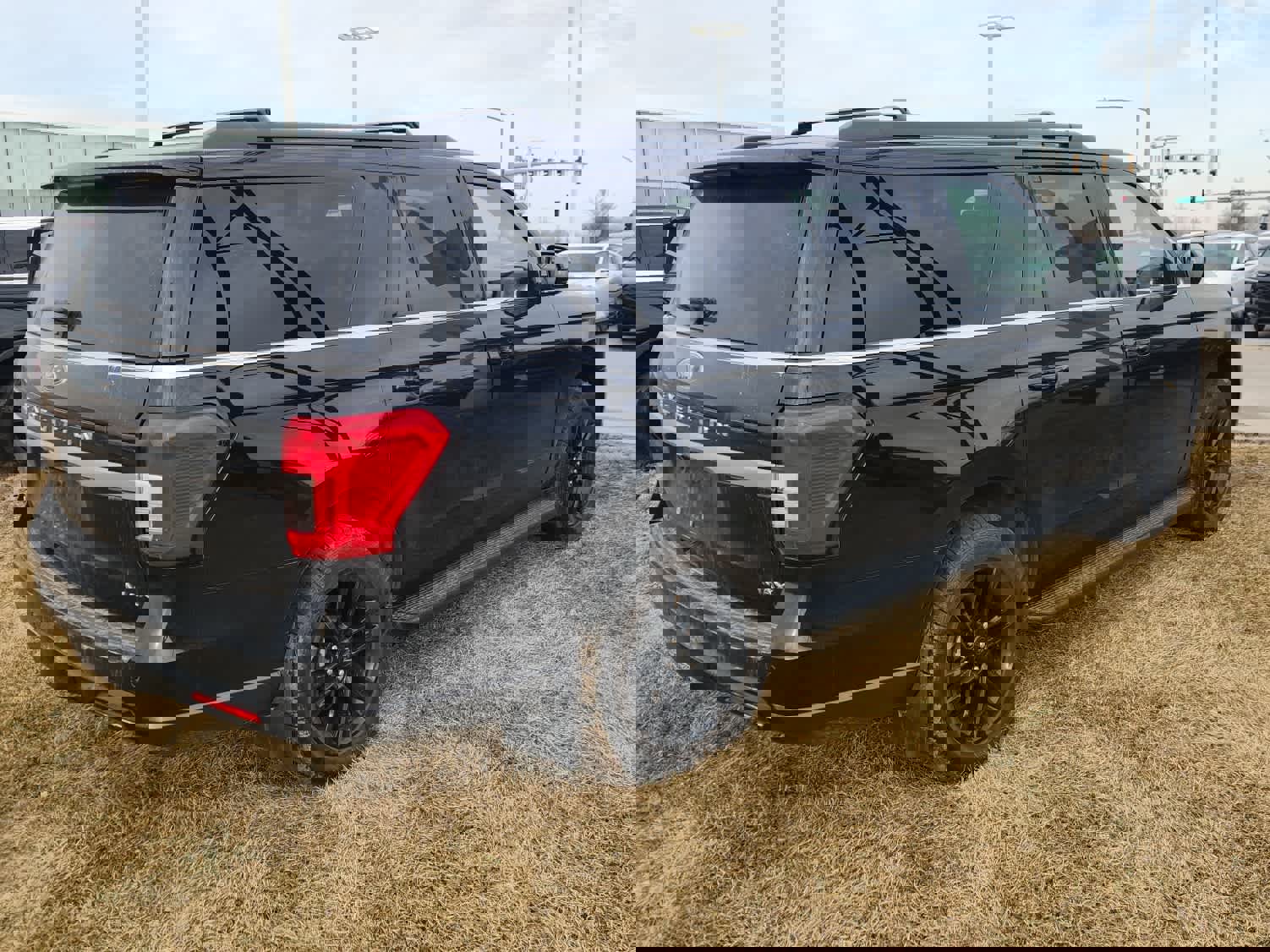 Used 2024 Ford Expedition Max XLT image 5