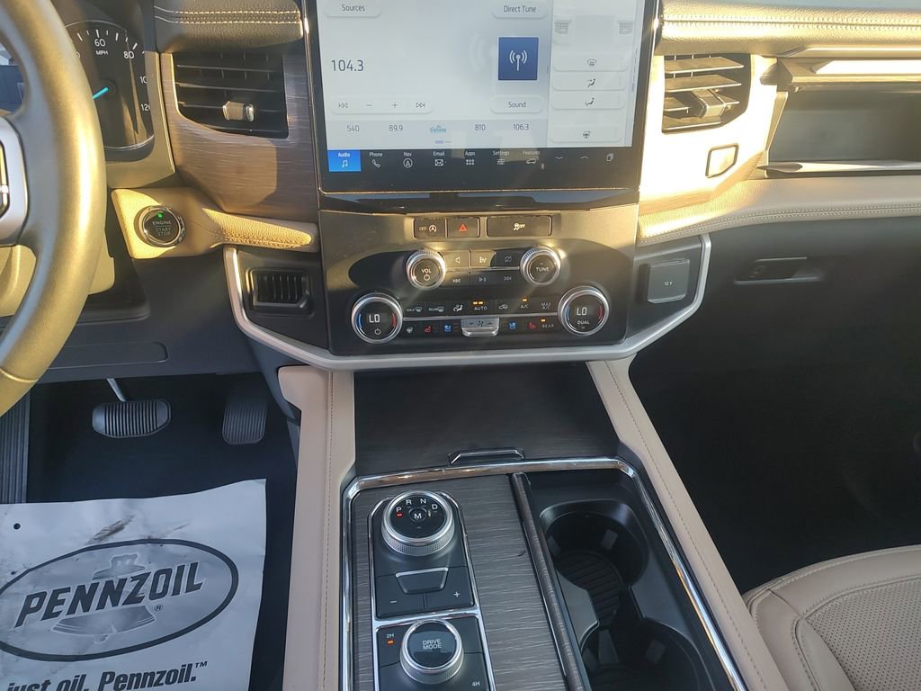 Used 2024 Ford Expedition Limited image 11