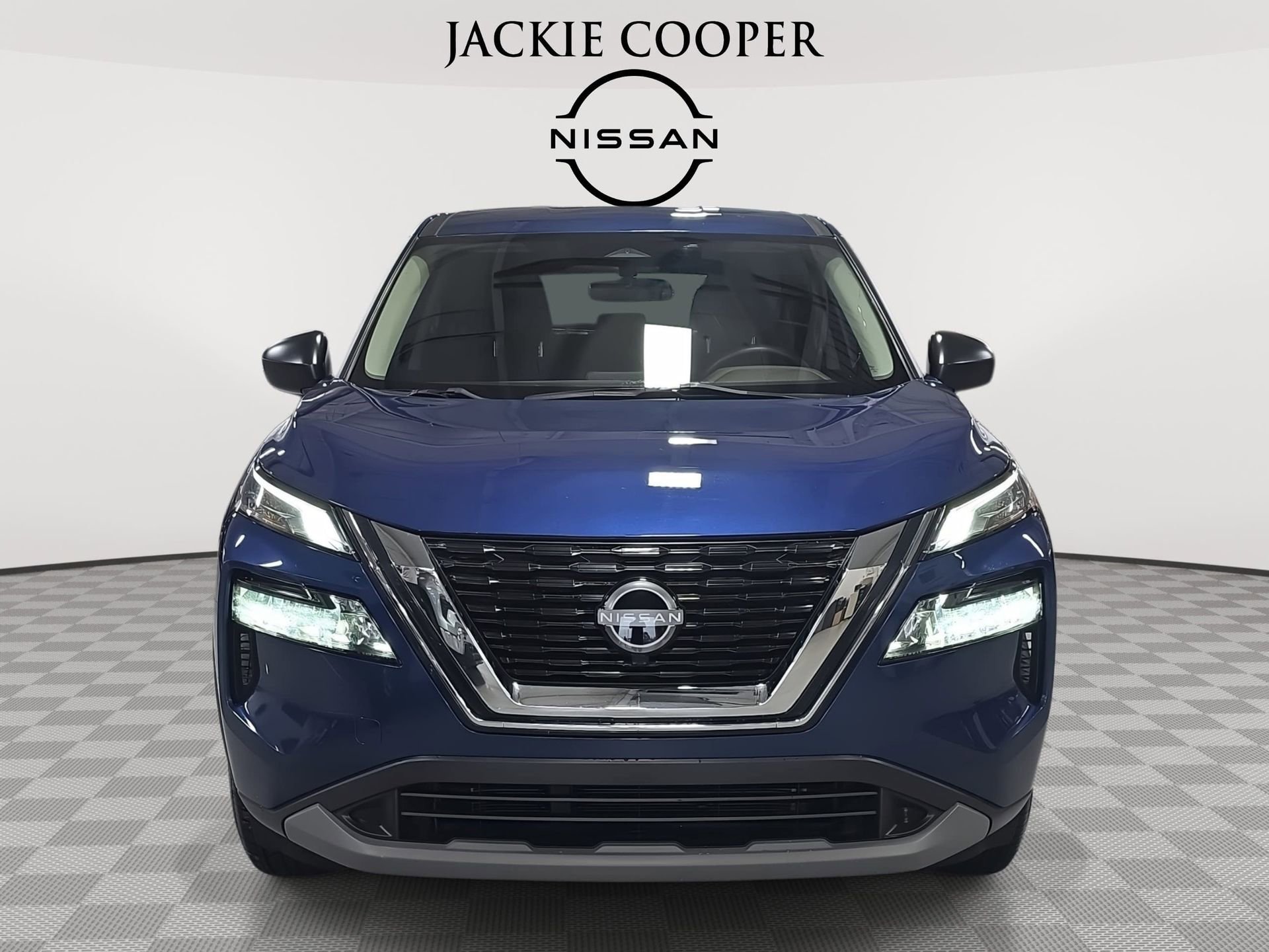 Used 2023 Nissan Rogue S image 2