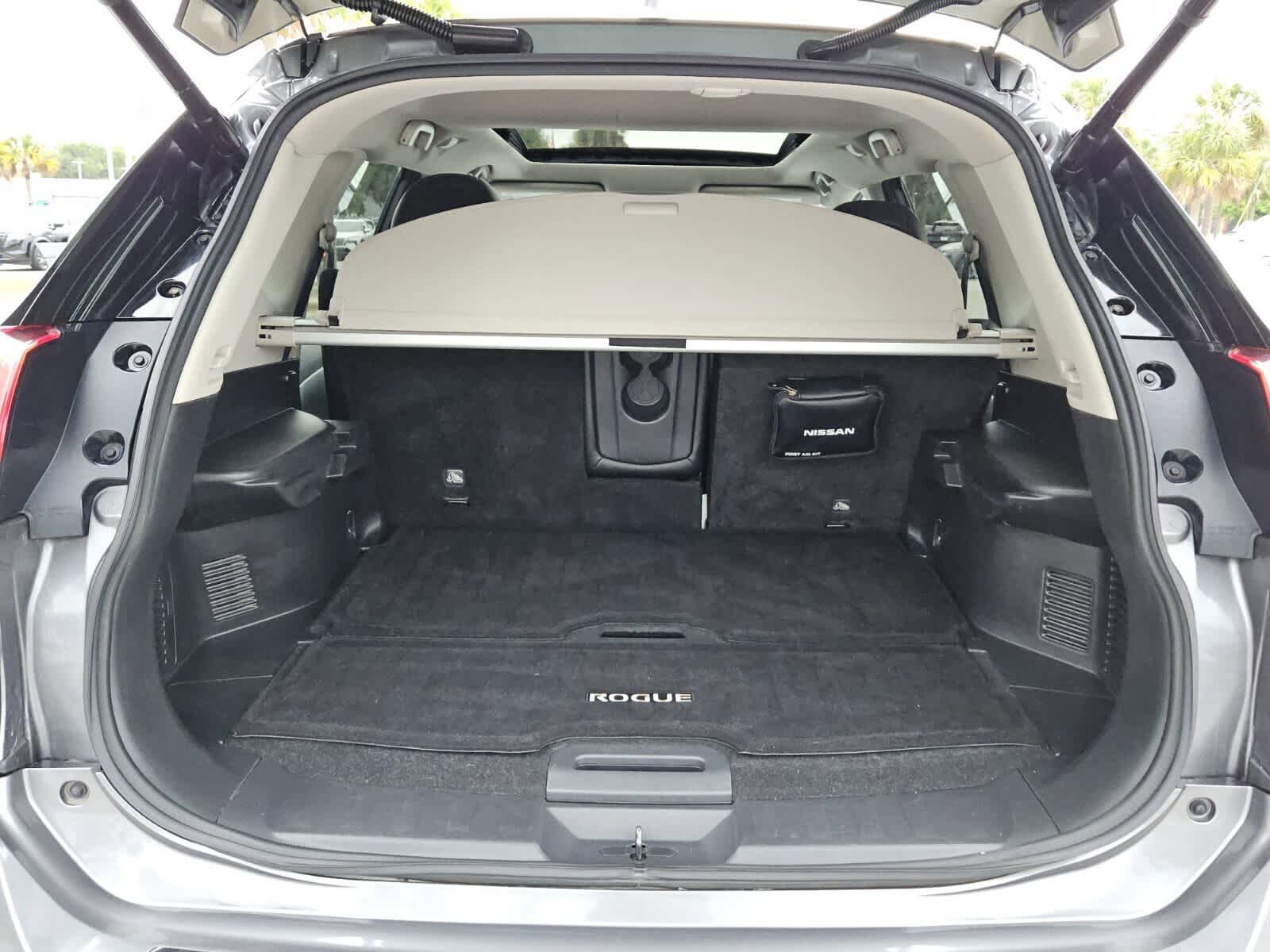 Used 2019 Nissan Rogue SL w/ Premium Package AWD/4WD image 6