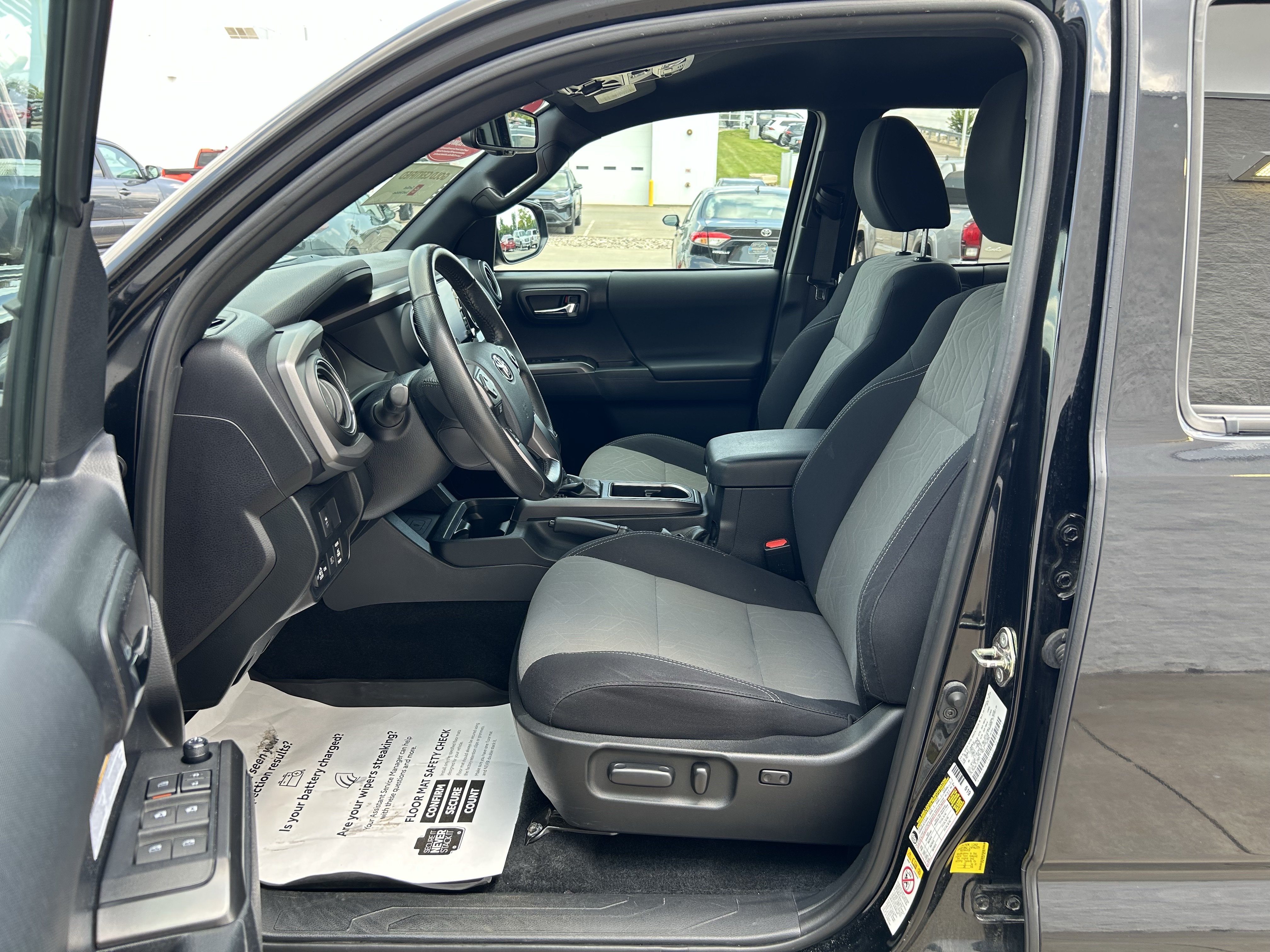 Certified 2020 Toyota Tacoma TRD Off-Road AWD/4WD image 14