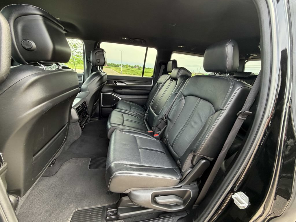 Used 2024 Jeep Wagoneer Series II w/ Flexible Seating Group AWD/4WD image 19