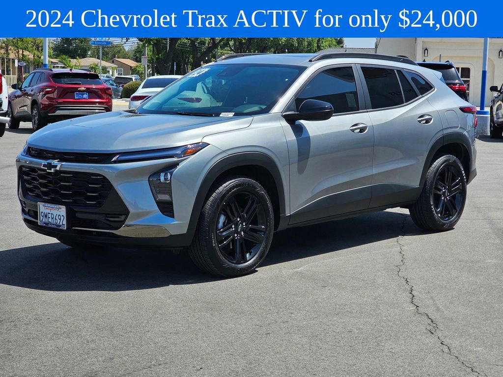 Used 2024 Chevrolet Trax ACTIV w/ Sunroof Package FWD image 3