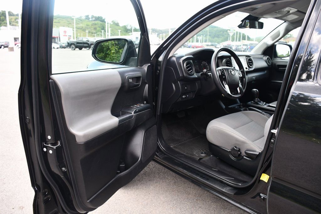 Used 2022 Toyota Tacoma SR image 11