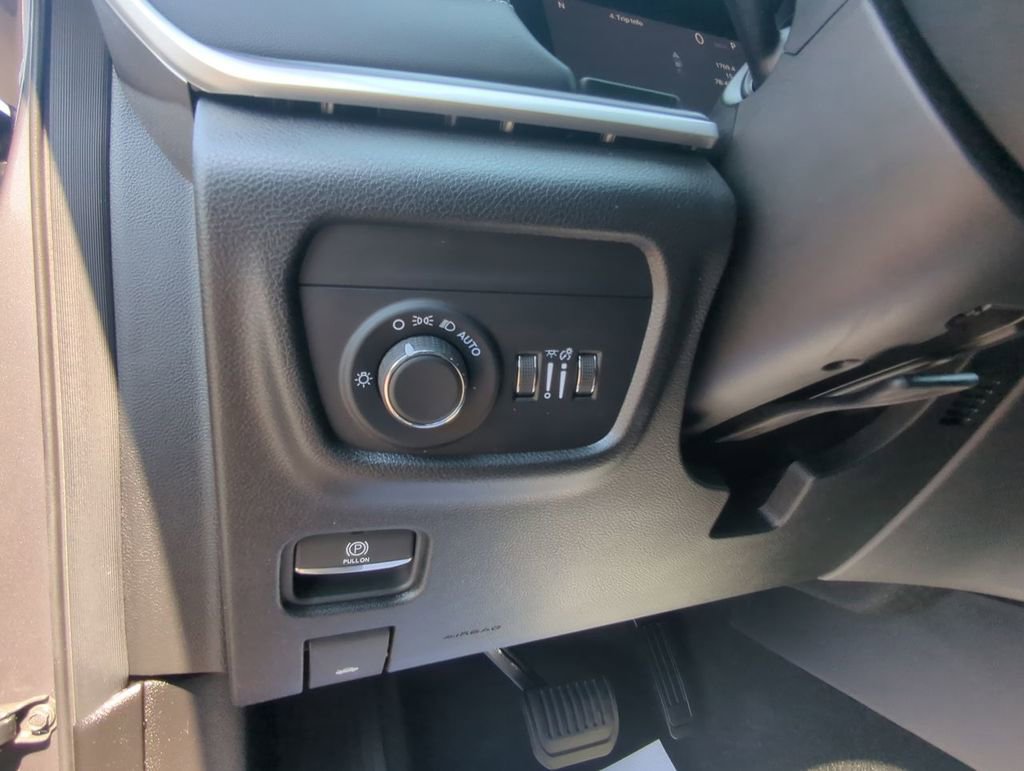 Used 2025 Jeep Grand Cherokee L Laredo AWD/4WD image 20