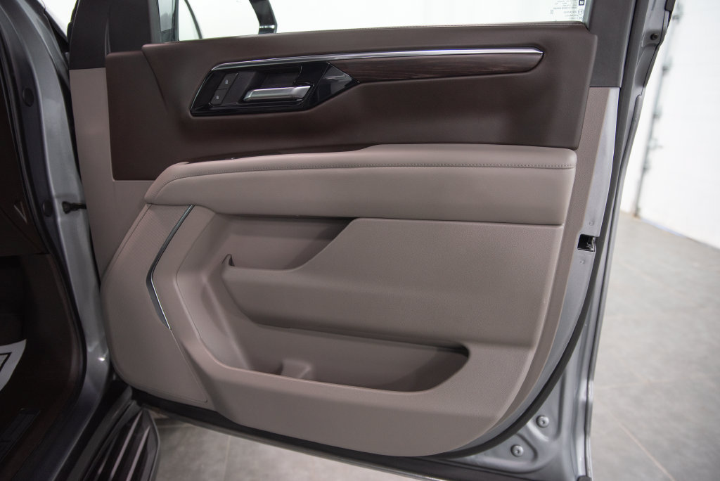 Used 2026 Chevrolet Suburban LT AWD/4WD image 18