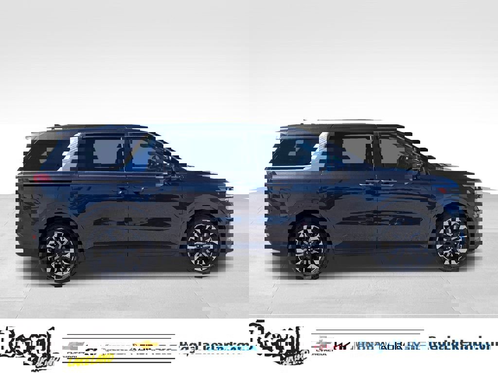 Used 2023 Kia Carnival EX image 3