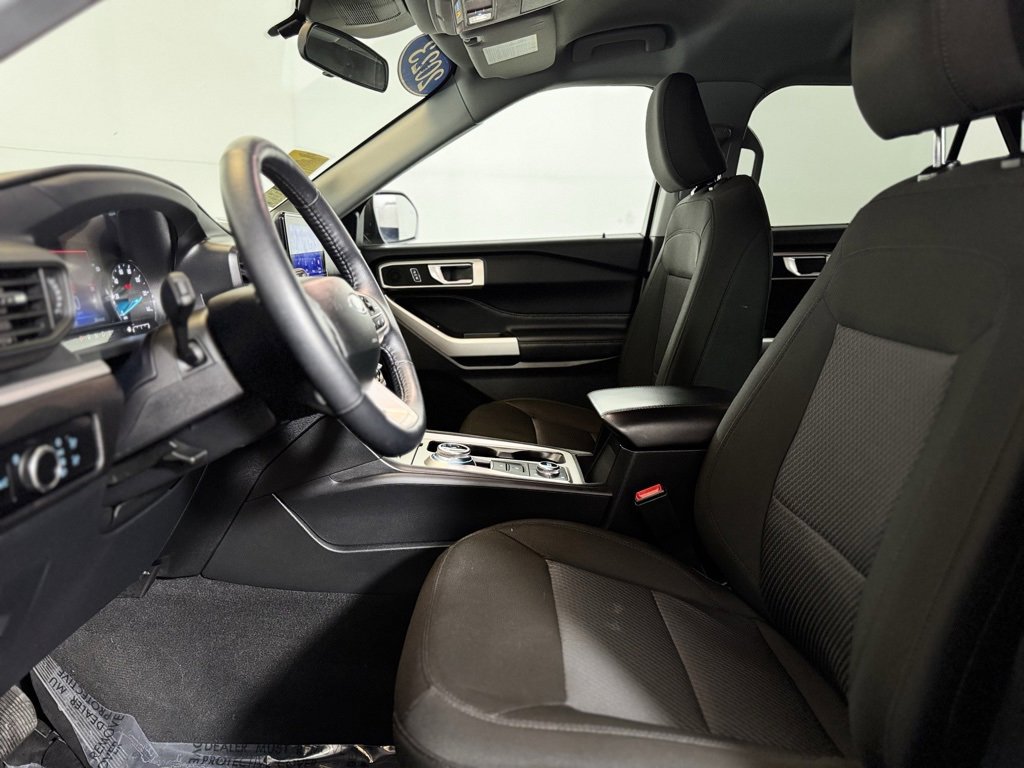 Used 2023 Ford Explorer XLT image 12