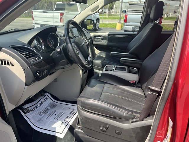 Used 2014 Chrysler Town & Country Touring FWD image 20