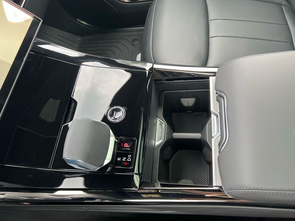 New 2026 Land Rover Range Rover Sport SE AWD/4WD image 19