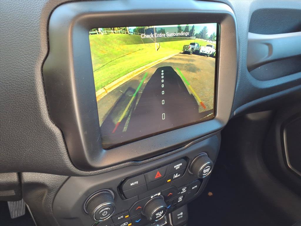 Used 2023 Jeep Renegade Latitude AWD/4WD image 35