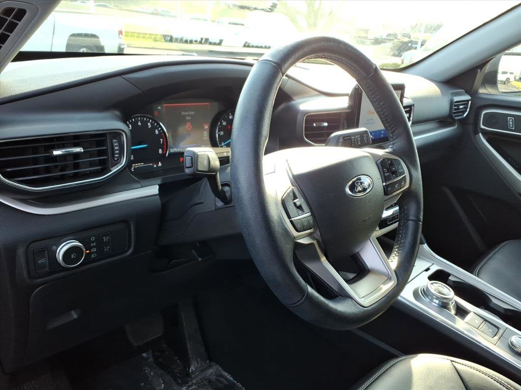 Used 2022 Ford Explorer XLT w/ Equipment Group 202A image 8