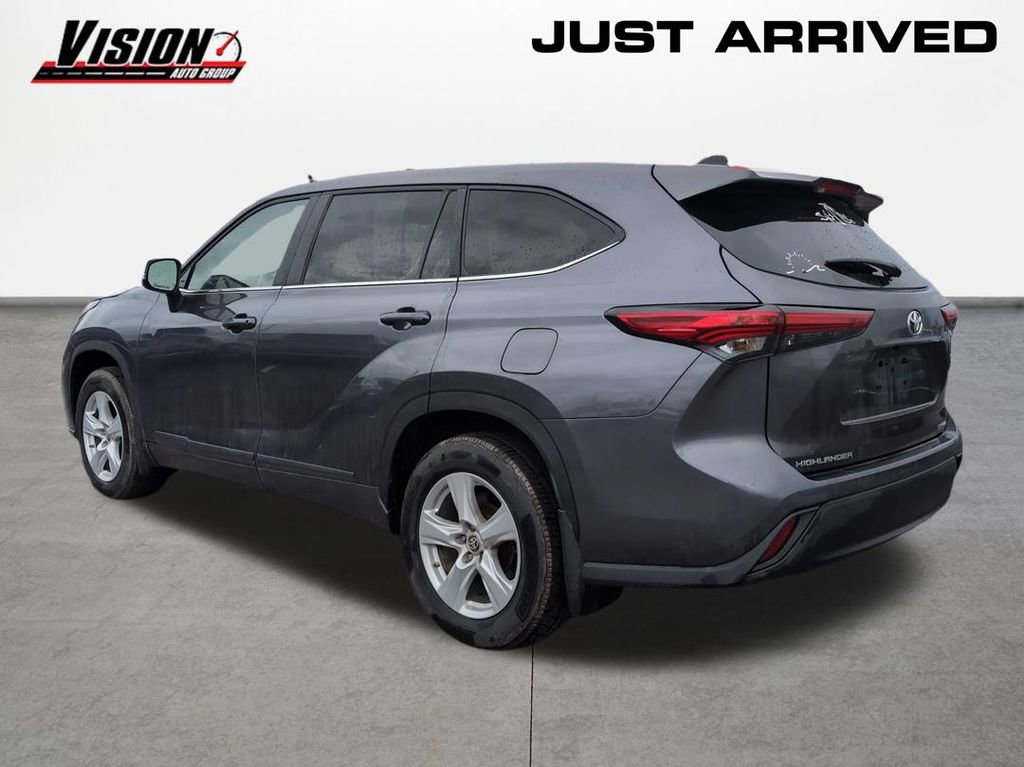 Used 2023 Toyota Highlander LE image 7