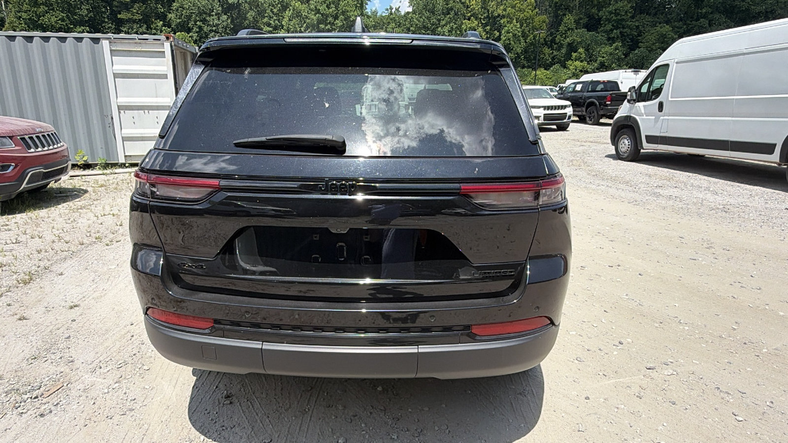 Used 2025 Jeep Grand Cherokee Limited w/ Black Appearance Package AWD/4WD image 9