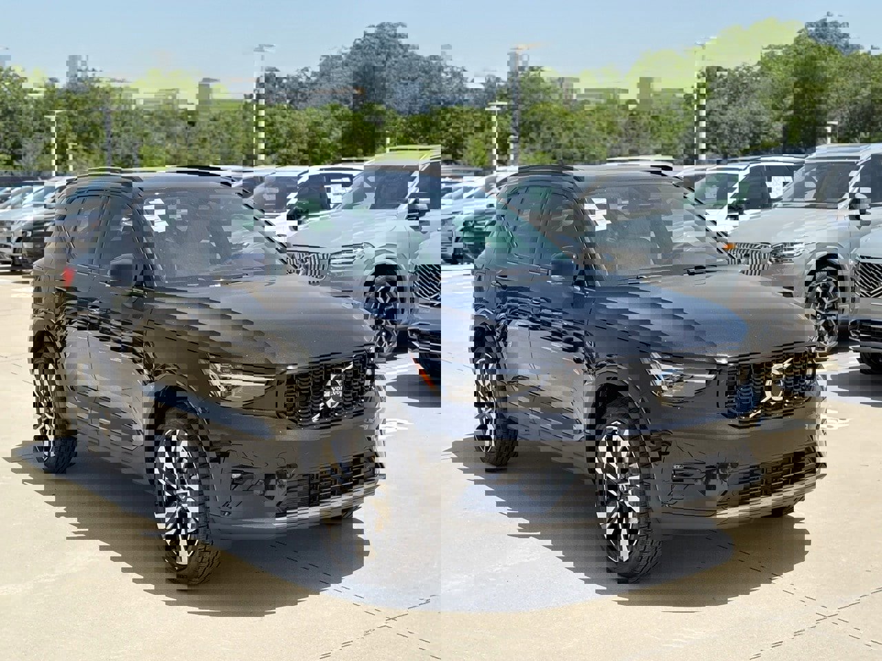 New 2025 Volvo XC40 B5 Plus w/ Protection Package Premier image 4