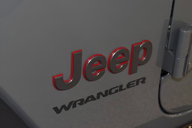 Used 2023 Jeep Wrangler Unlimited Rubicon w/ Cold Weather Group AWD/4WD image 36
