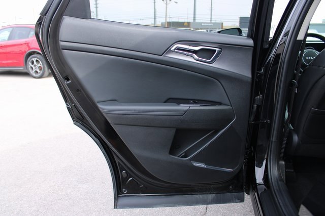 Used 2025 Kia Sportage SX image 34