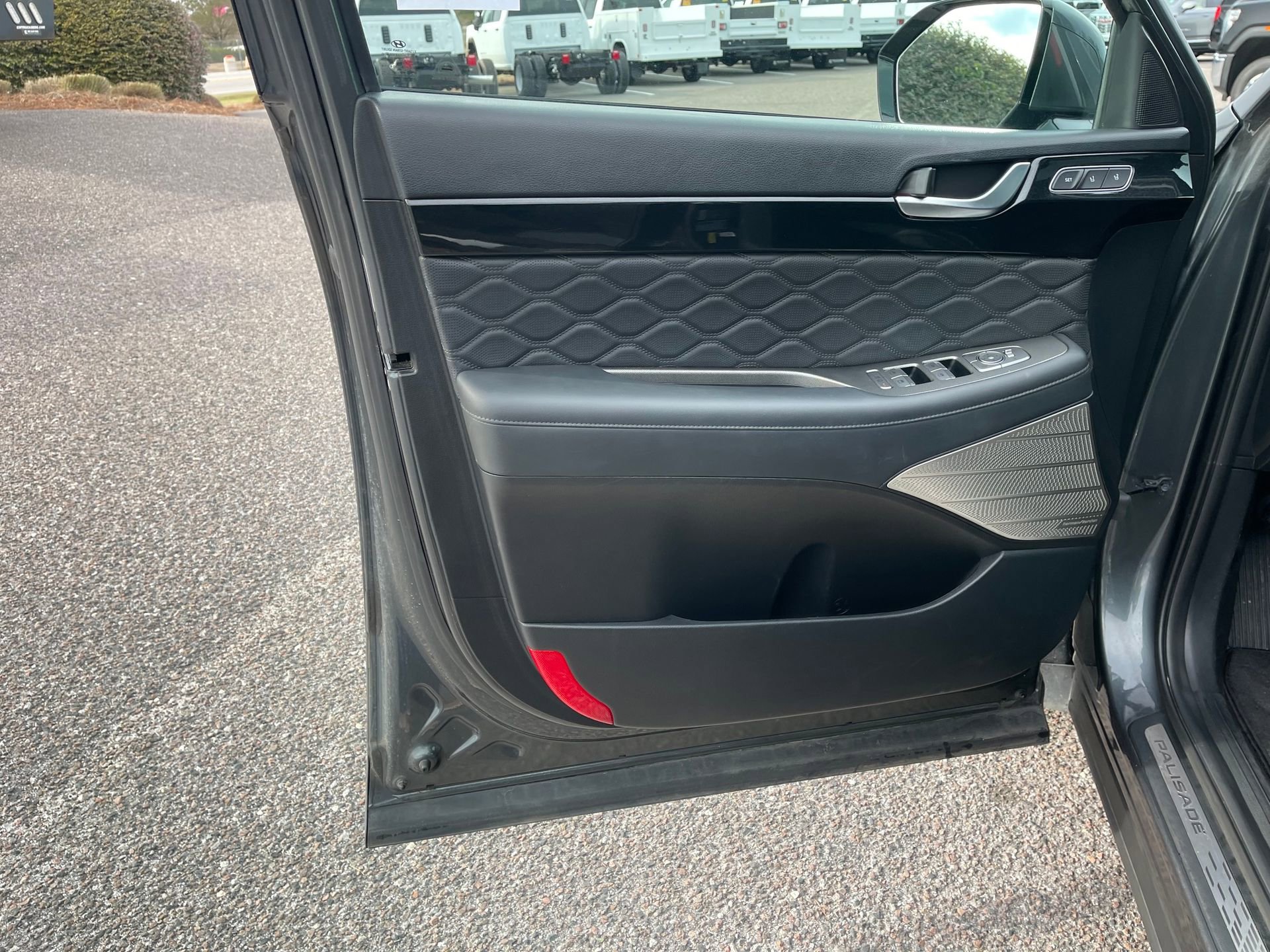 Used 2022 Hyundai Palisade Calligraphy image 11