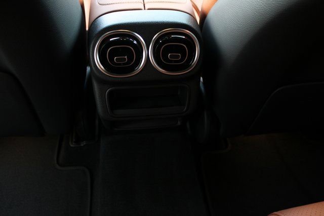 New 2025 Mercedes-Benz GLC 350e 4MATIC image 33