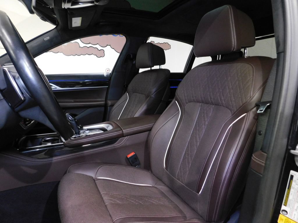 Used 2019 BMW 750i xDrive AWD/4WD image 32