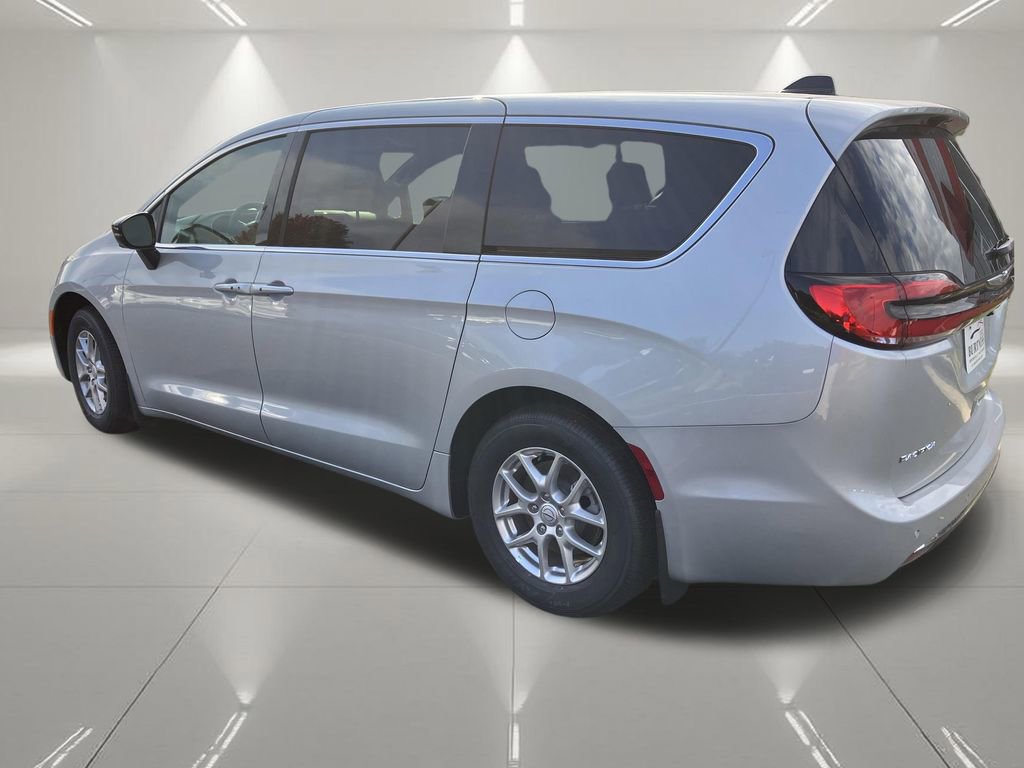 New 2026 Chrysler Pacifica Select image 7