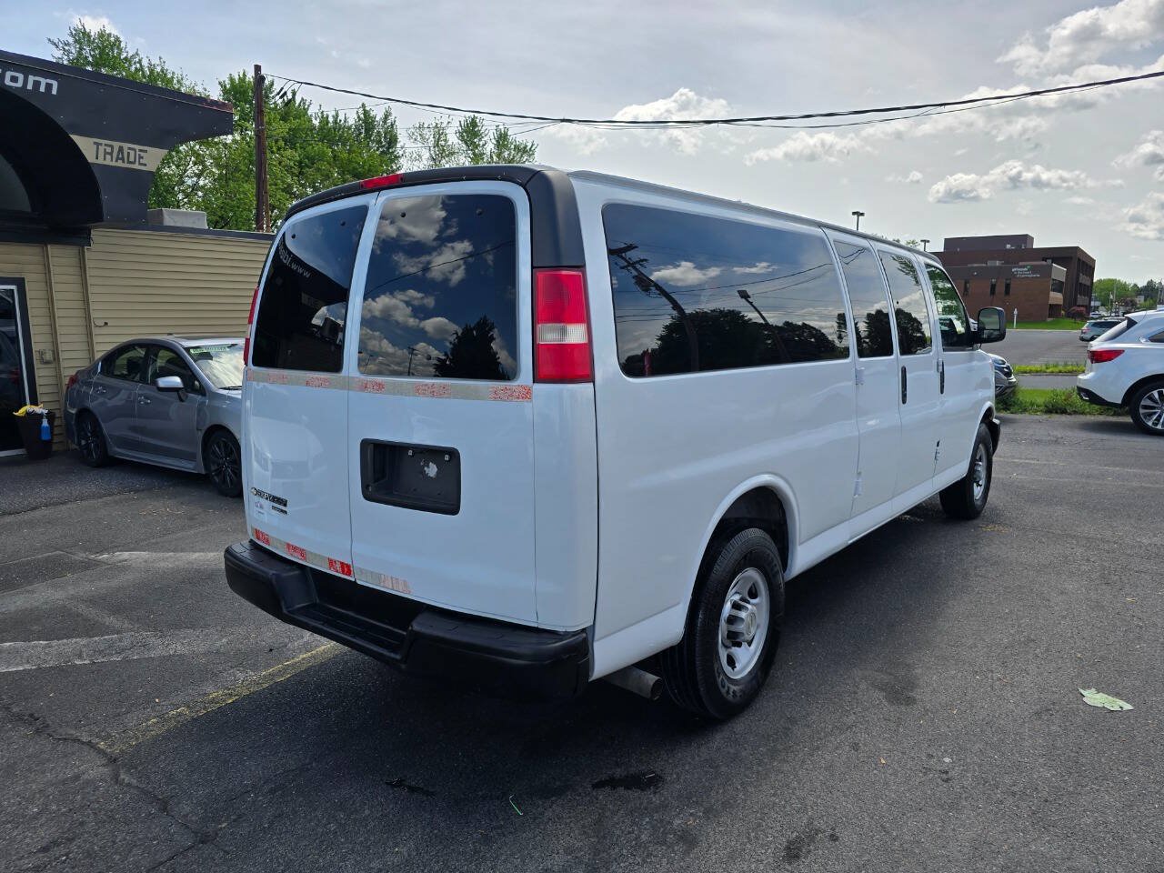Used 2012 Chevrolet Express 3500 LS RWD image 3
