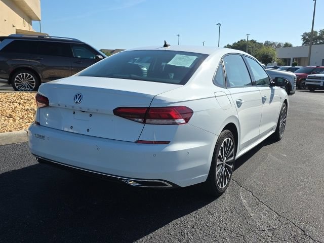 Used 2022 Volkswagen Passat 2.0T FWD image 4