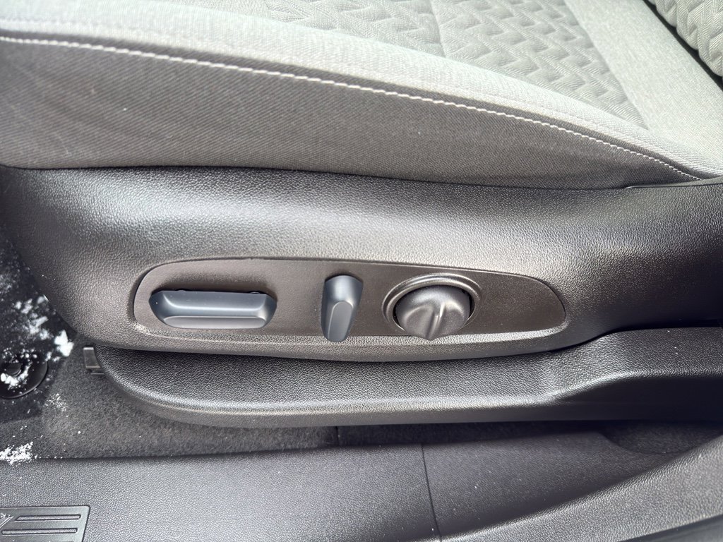 Used 2023 Chevrolet Equinox LS w/ LS Convenience Package image 17