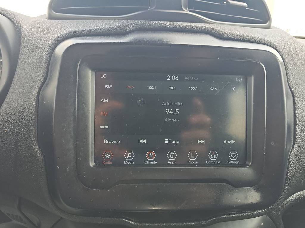 Used 2018 Jeep Renegade Latitude FWD image 24