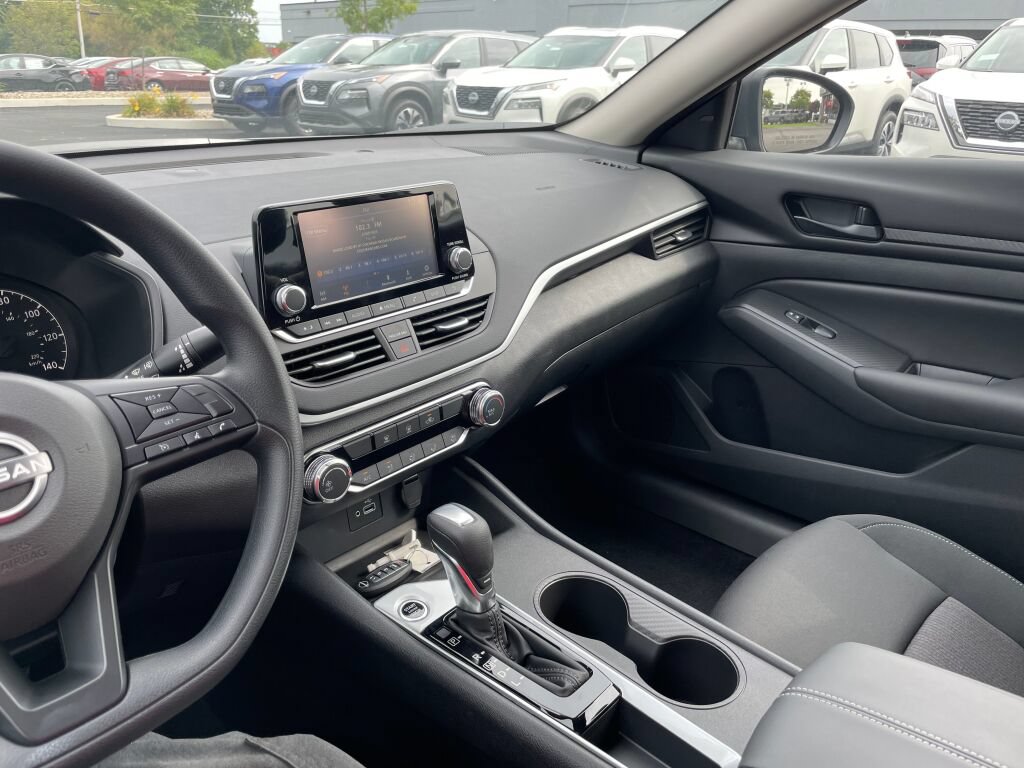 Used 2024 Nissan Altima 2.5 S FWD image 11