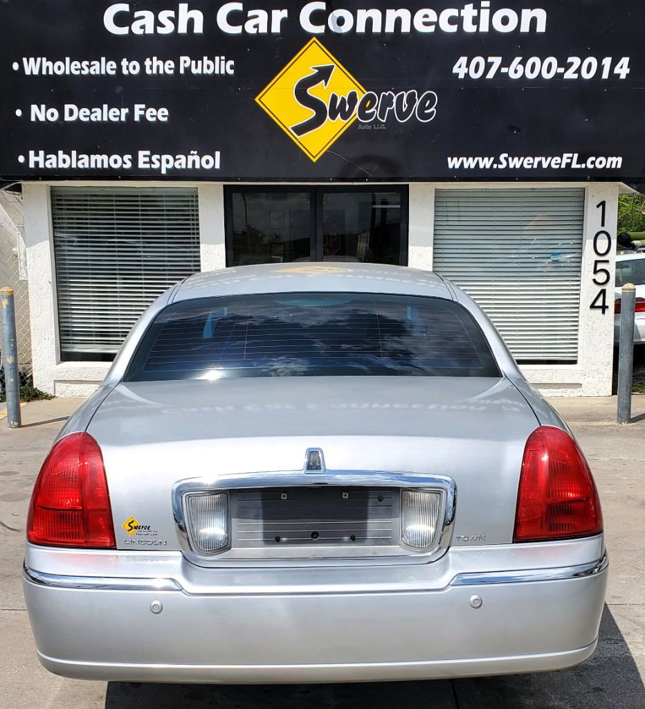 Used 2003 Lincoln Town Car Executive image 12