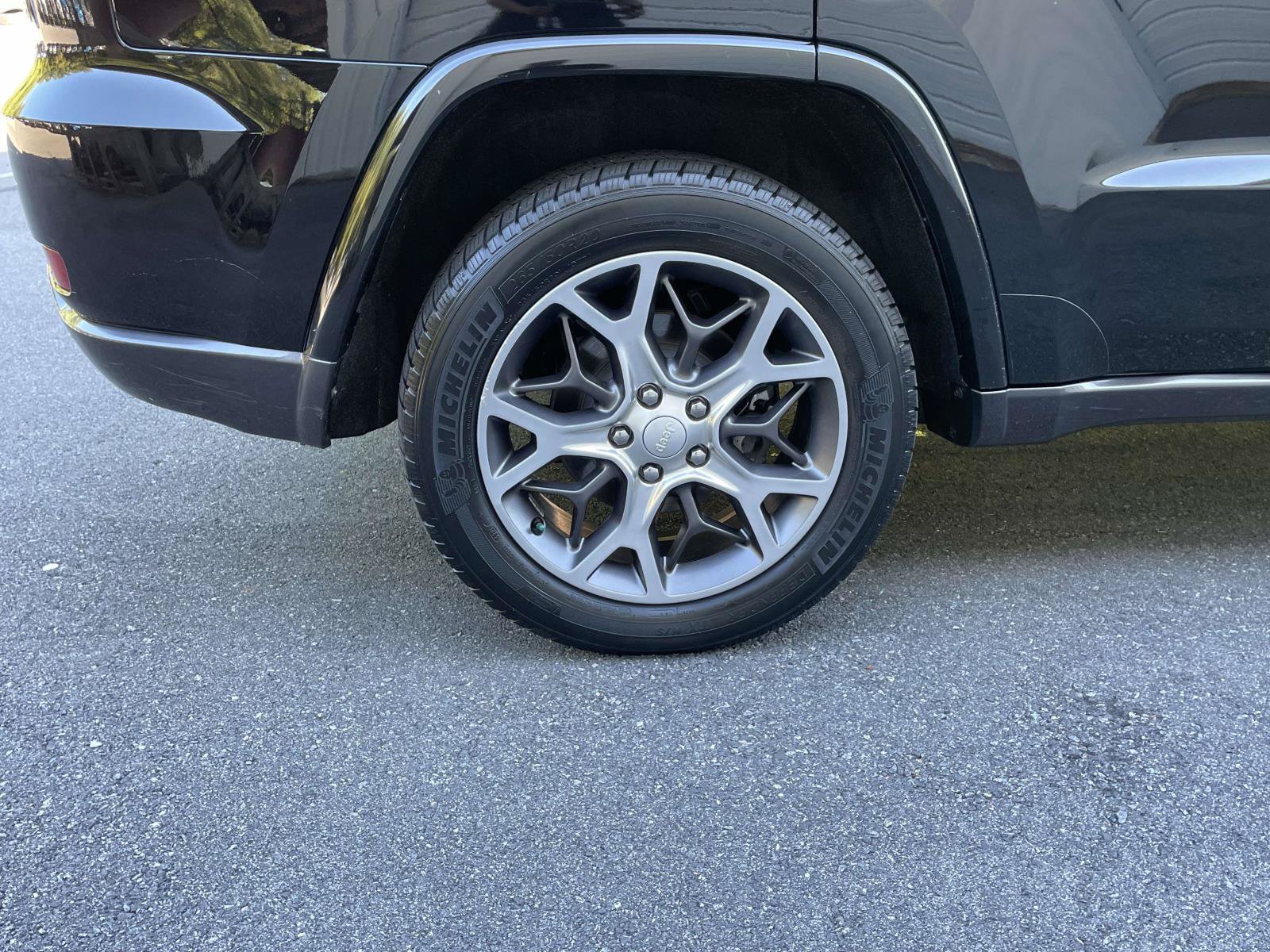 Used 2018 Jeep Grand Cherokee Limited AWD/4WD image 7
