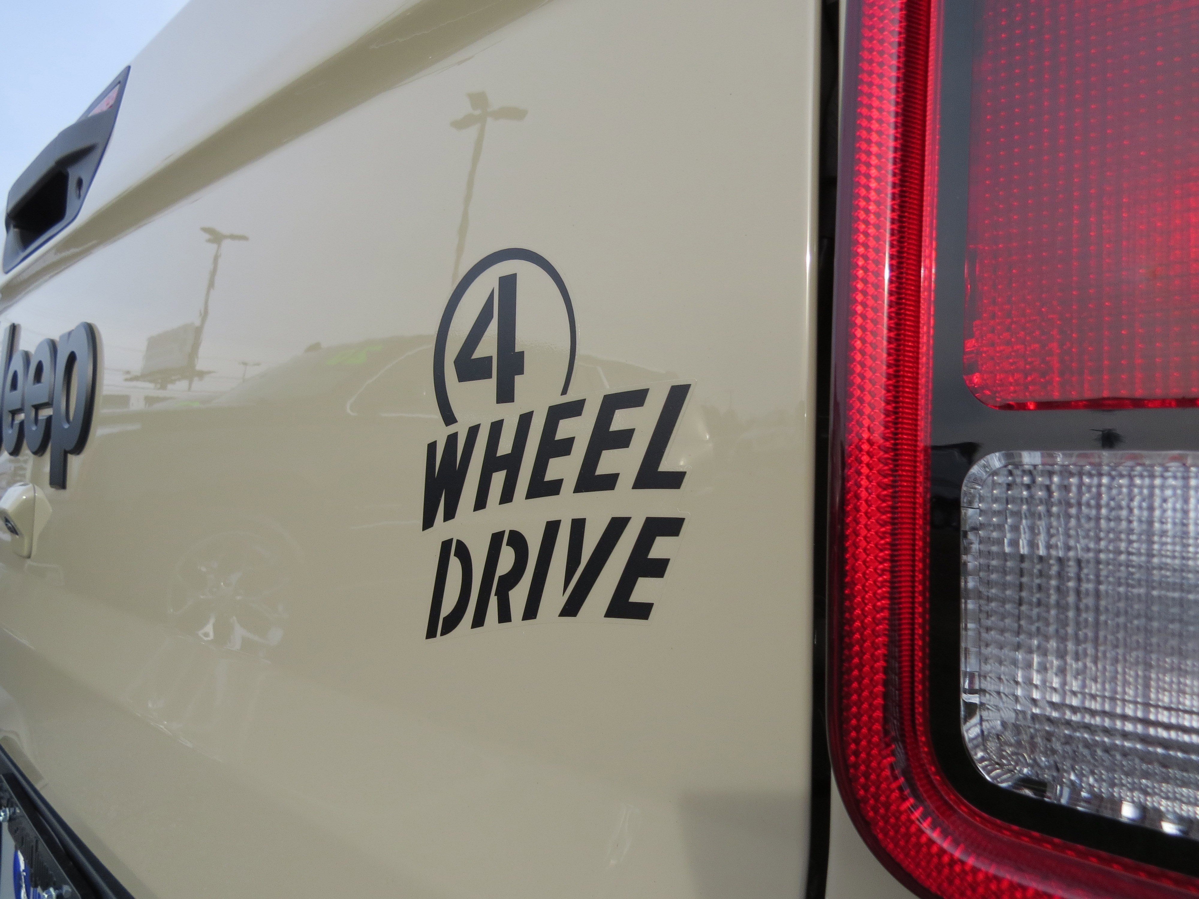 Used 2022 Jeep Gladiator Willys image 15