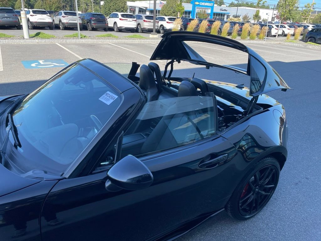 Used 2019 MAZDA MX-5 Miata RF Grand Touring w/ GT-S Package RWD image 9