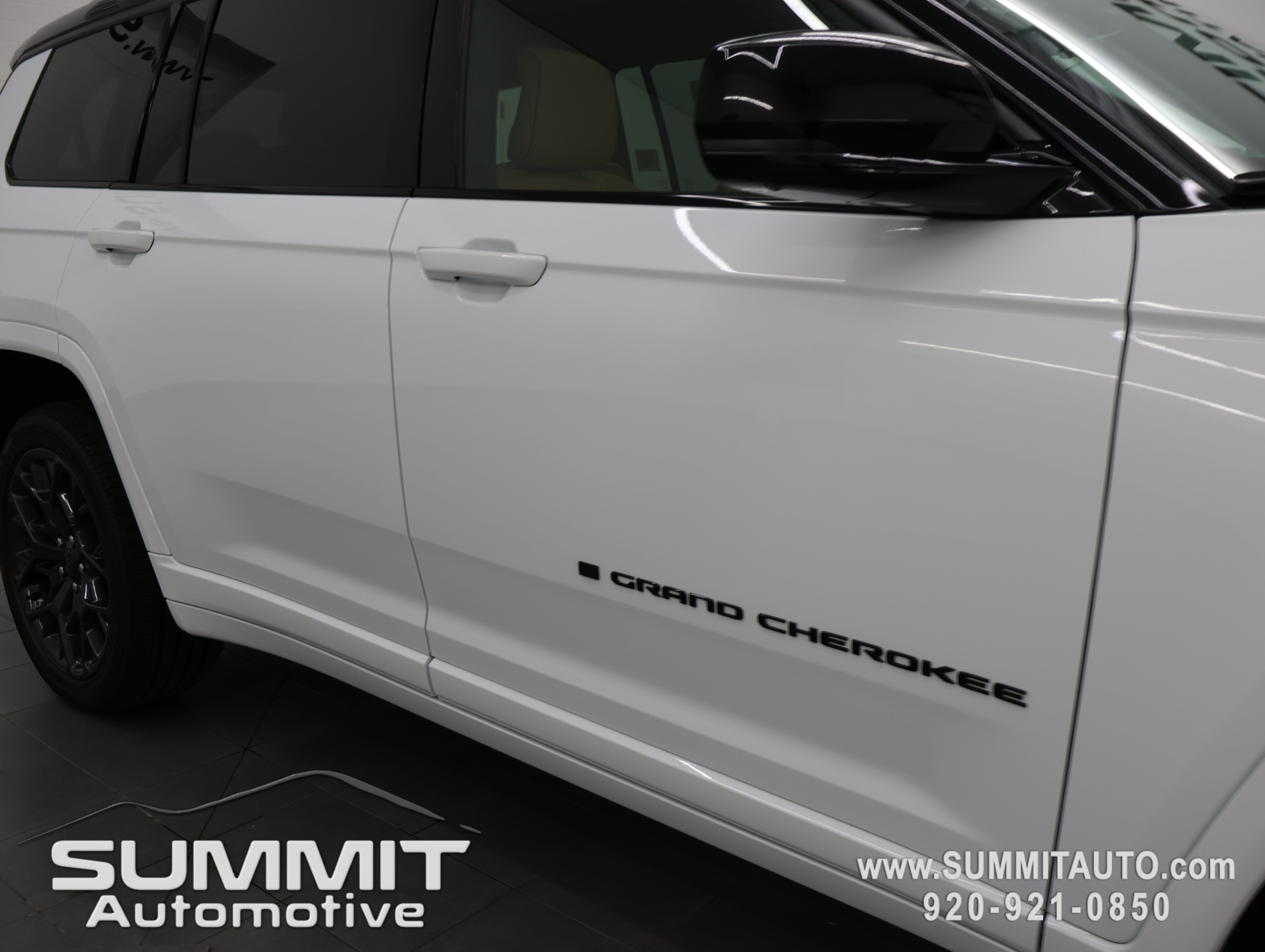 New 2026 Jeep Grand Cherokee L Summit w/ Obsidian Package AWD/4WD image 29