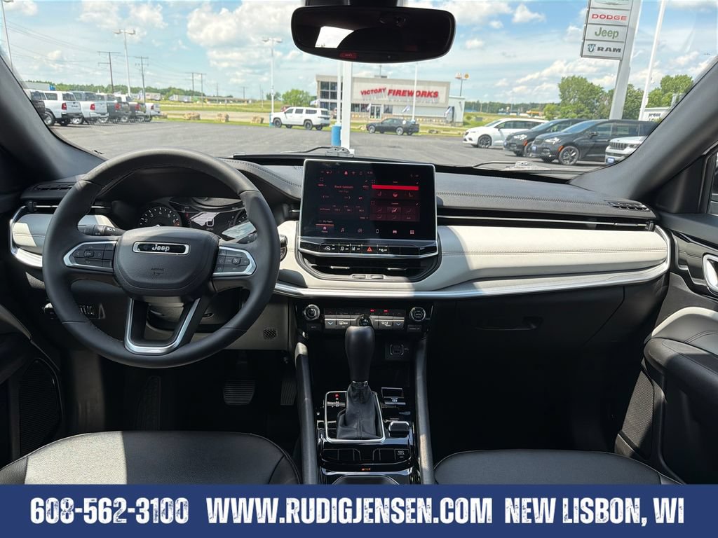 Used 2025 Jeep Compass Limited AWD/4WD image 12