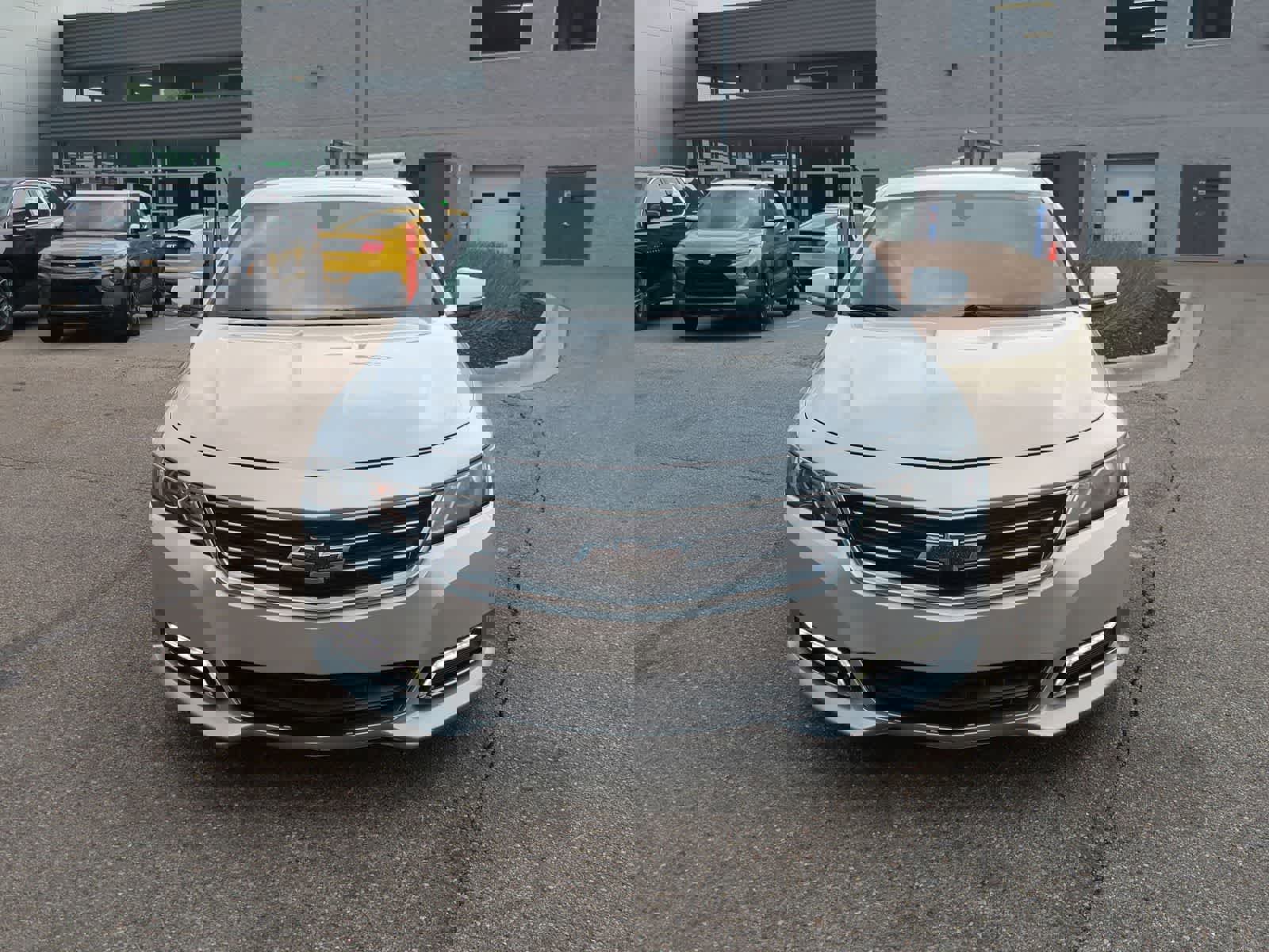 Used 2018 Chevrolet Impala LT FWD image 3