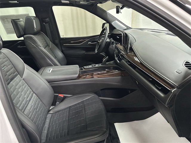 Certified 2023 Cadillac Escalade Sport Platinum w/ LPO, ONYX Package image 18