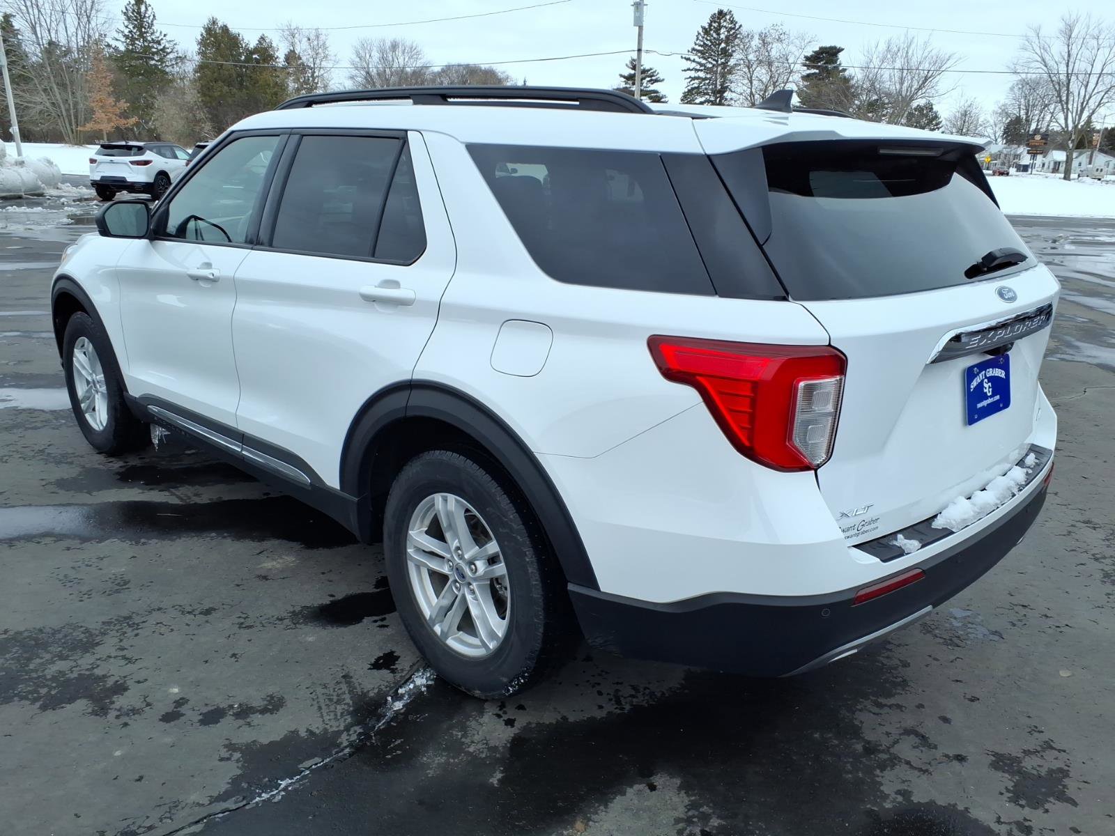Used 2021 Ford Explorer XLT w/ Equipment Group 202A image 3