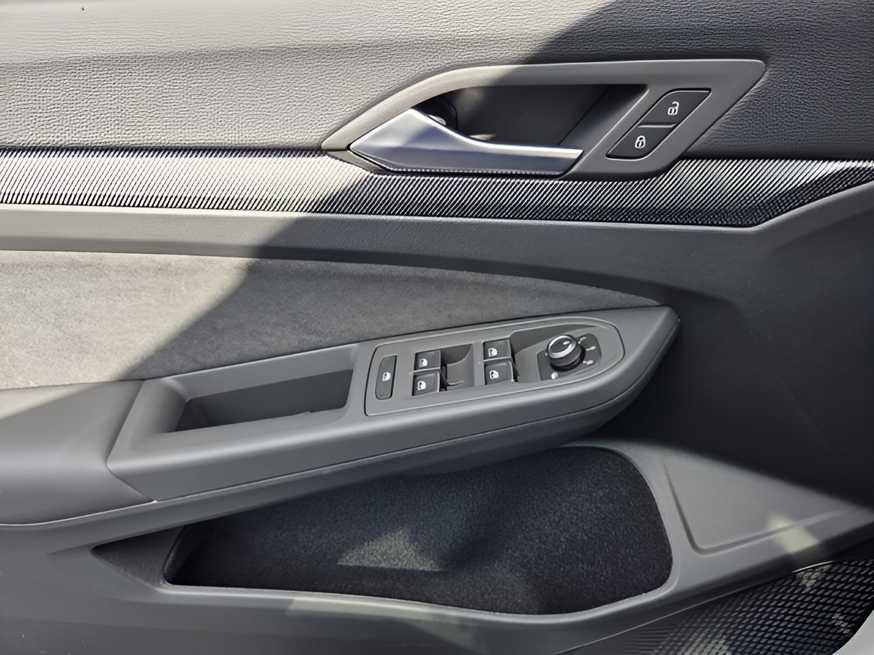 New 2026 Volkswagen Golf SE FWD image 23