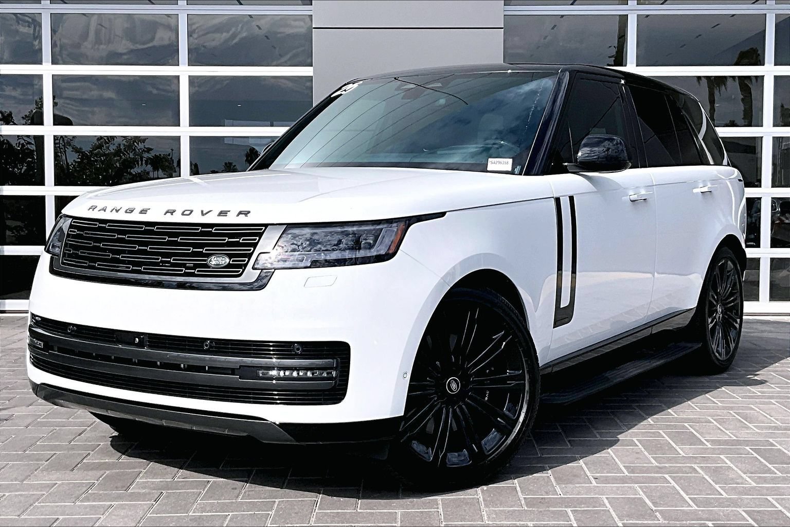 Certified 2025 Land Rover Range Rover Autobiography AWD/4WD image 1