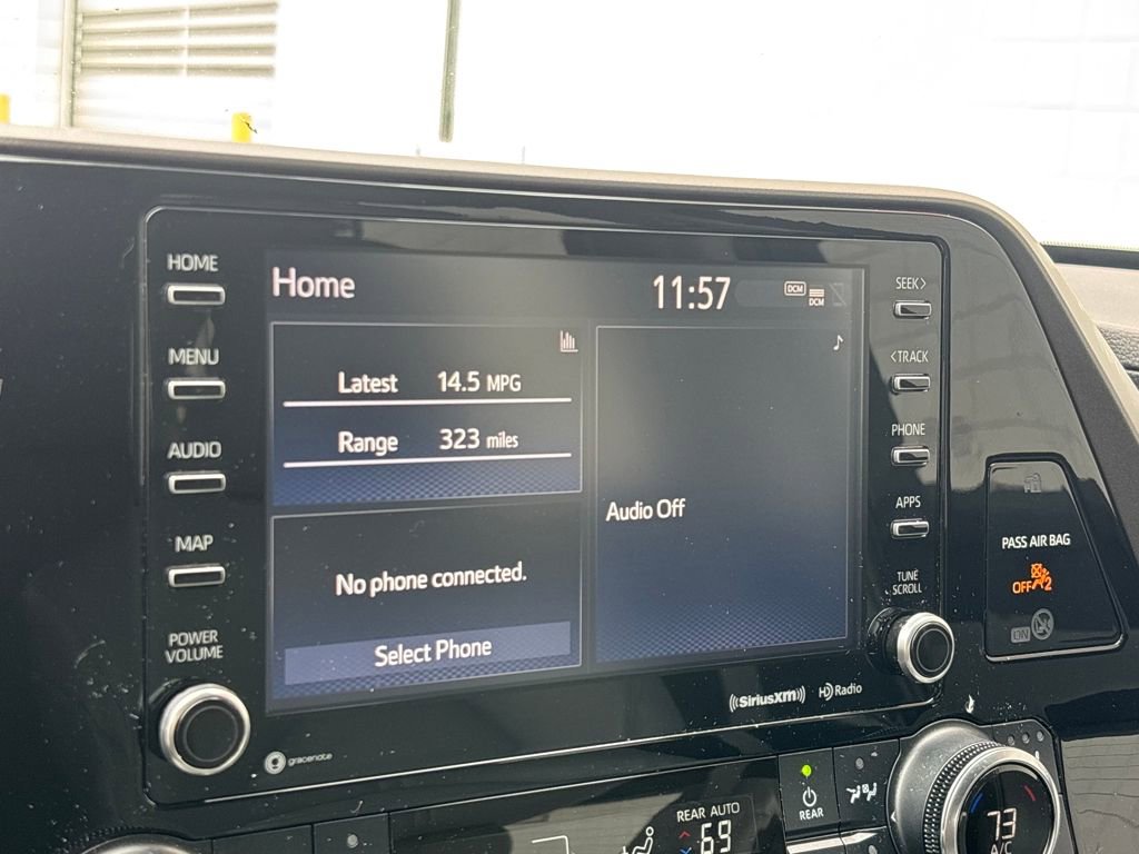 Used 2022 Toyota Highlander XLE image 11