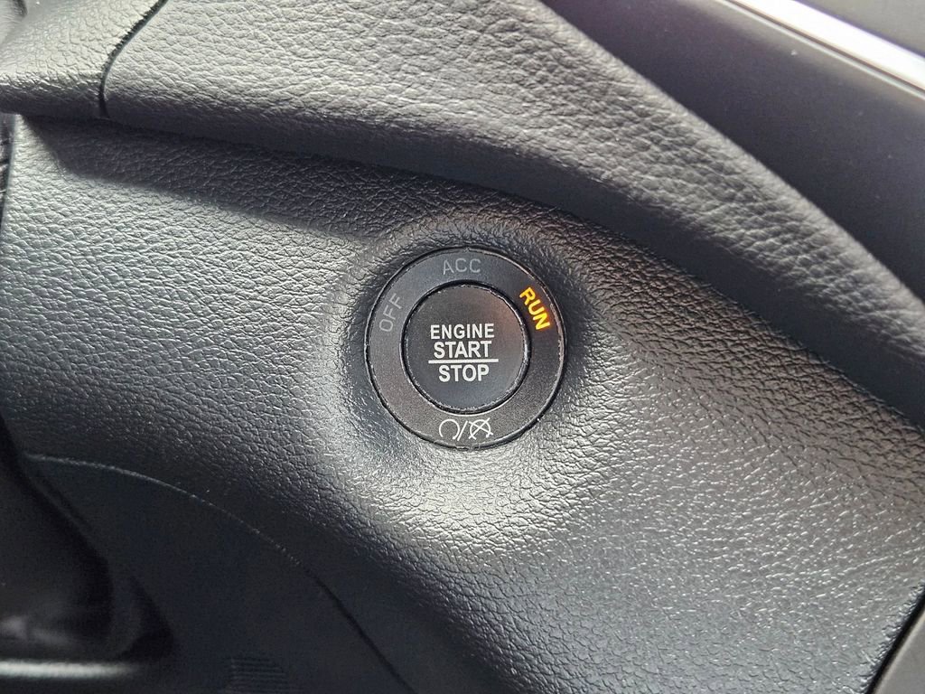 Used 2022 Jeep Cherokee Latitude Lux w/ Mopar Interior Package image 17